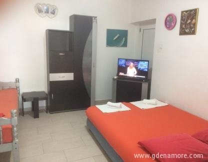 APARTMENTS MURIŠIĆ, , private accommodation in city Herceg Novi, Montenegro - IMG_3290