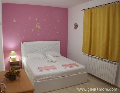 Casa Hena, Dvokrevetna soba sa pomoznim lezajem, private accommodation in city Ulcinj, Montenegro - Dvokrevetna soba br. 1