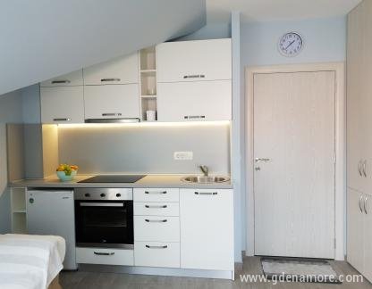Apartments Sovran Vila Marija, APARTMAN 302, privatni smeštaj u mestu Prčanj, Crna Gora - Kuhinja