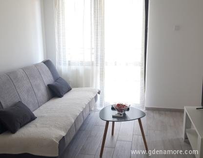 Bonaca Apartments, Apartman 2, privatni smeštaj u mestu Orahovac, Crna Gora - 20190723_130304