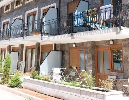 Apartamentos Trojanovic Obala, , alojamiento privado en Tivat, Montenegro - 75B_0821