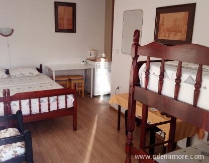 Apartmani Igalo, , alojamiento privado en Igalo, Montenegro - ap1title