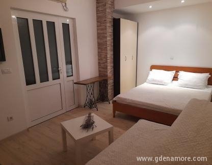 Apartmani Goga, , Частный сектор жилья Кумбор, Черногория - 174768029_630128691281736_3594716957280805604_n