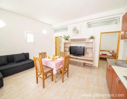 Appartamenti Dragojevic, , alloggi privati a Obala bogisici, Montenegro - 3kEUKgqg