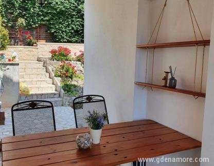 Apartmani Goga, , Magán szállás a községben Kumbor, Montenegró - IMG-06caa6e99ab7e209b8d1247fb1666484-V