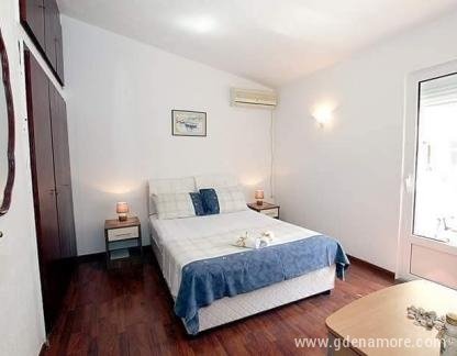 Apartamento Stupovi, , alojamiento privado en Petrovac, Montenegro - FB_IMG_1622144820164