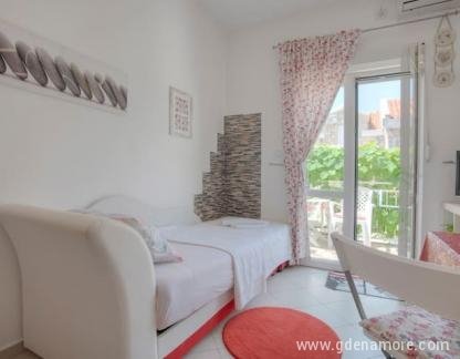 Apartments DAČO, , private accommodation in city Sveti Stefan, Montenegro - 0bdb37a7-9367-4b2f-94fd-d2d3ede74178