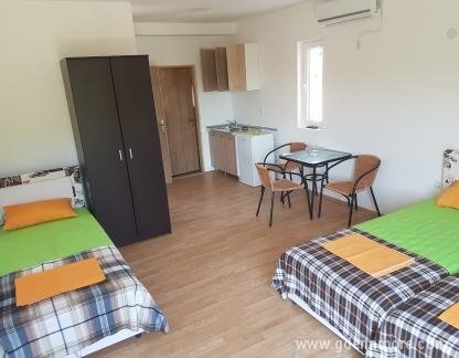 Apartamentos "LANA", , alojamiento privado en Jaz, Montenegro - 20170709_171727