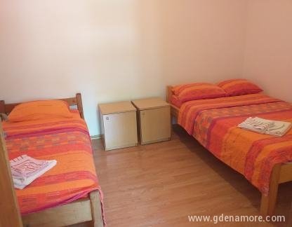 Appartamenti David e Daniel Krašići,, , alloggi privati a Tivat, Montenegro - 20210703_123010
