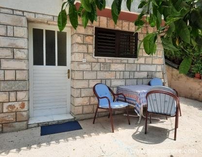 Apartman Nevena, Apartman Dane, privatni smeštaj u mestu Igalo, Crna Gora - 20210704_123815