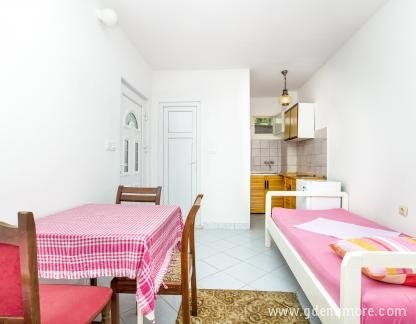 Апартаменти Давидович, , частни квартири в града Bijela, Черна Гора - 5