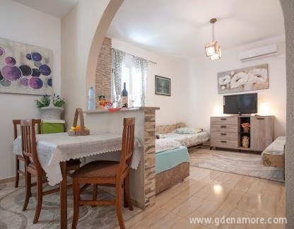 Apartmani DAČO, Studio apartman, privatni smeštaj u mestu Sveti Stefan, Crna Gora - 7cf8b60a-a9a4-4f92-99fd-885c2081675f