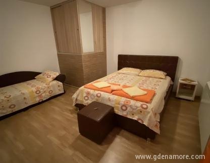 Apartmani Kalezic, Apartman 3, privatni smeštaj u mestu Budva, Crna Gora - 929336A8-C3E8-406F-87CA-5A8D3A04C2AB