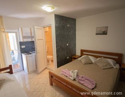 Apartmani Kaladjurdjevic, Soba br.4, privatni smeštaj u mestu Rafailovići, Crna Gora