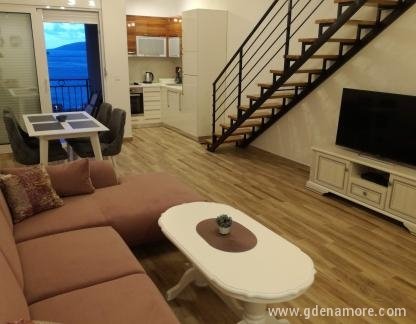 Apartamentos Tre Sorelle, , alojamiento privado en Kumbor, Montenegro - 01