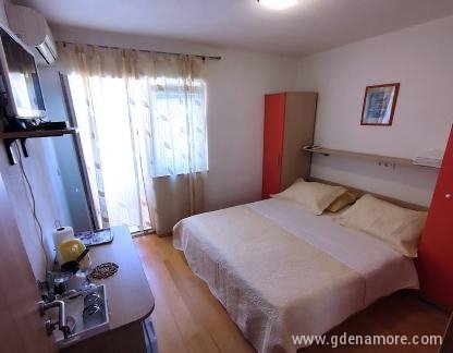 Apartments Tucepi Jakic, Room 2+0, private accommodation in city Tučepi, Croatia - aulav-