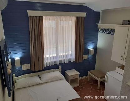 Guest House Igalo, La habitación No. 3, alojamiento privado en Igalo, Montenegro - Soba br. 3