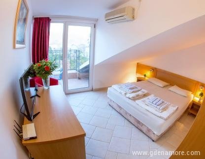 Appartements "Lukas", Doppelzimmer mit Meerblick №7, Privatunterkunft im Ort Budva, Montenegro - Soba