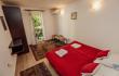 Doppelzimmer u Wohnungen Mara, Privatunterkunft im Ort Kumbor, Montenegro