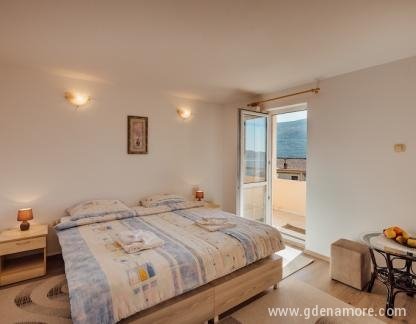 Apartamentos Mara, Habitación con vista al mar, alojamiento privado en Kumbor, Montenegro - 1K2A0220