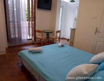 Apartamentos Kaludjerovic - DISPONIBLE HASTA EL 28.08.2021, , alojamiento privado en Igalo, Montenegro - 20220525_185931