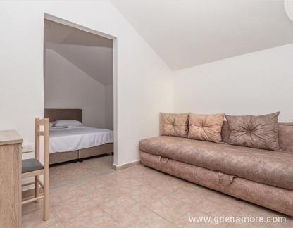 Apartamentos Bojovic, Apartamento 10, alojamiento privado en Zanjice, Montenegro - Dnevna soba