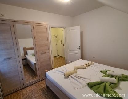 Ceca Apartmani, Apartman sa odvojenom spavacom sobom i balkonom, privatni smeštaj u mestu Djenović, Crna Gora - viber_image_2022-05-18_19-23-32-867