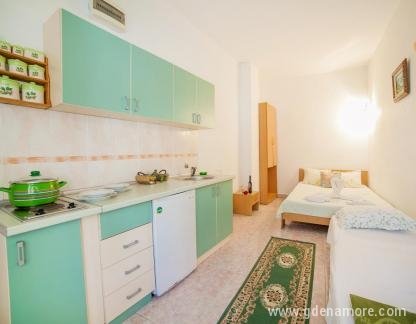 Guest House Ana, , частни квартири в града Buljarica, Черна Гора - 1532_3_5760072ebc7d6