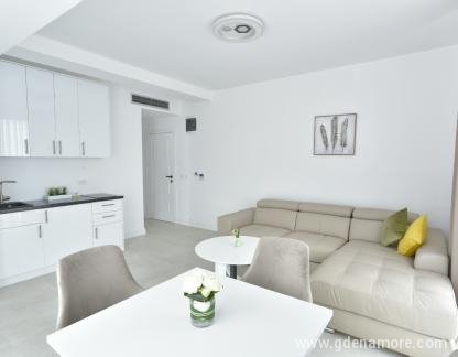 Apartmaji MSC, Apartma z ločeno spalnico, zasebne nastanitve v mestu Dobre Vode, Črna gora - 1
