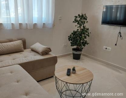 Apartments "Grce", , Privatunterkunft im Ort Tivat, Montenegro - 20220326_113051
