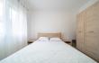  u Guest House Ana, Privatunterkunft im Ort Buljarica, Montenegro