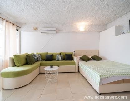 Guest House Ana, Apartamento estudio 1, alojamiento privado en Buljarica, Montenegro - DSC01016