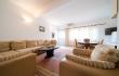  u Guest House Ana, Privatunterkunft im Ort Buljarica, Montenegro