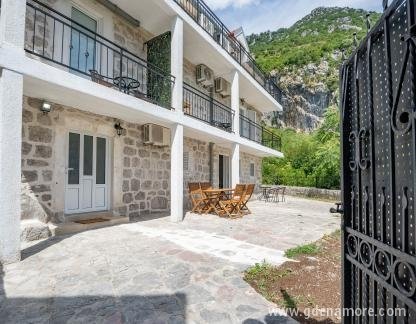 Villa Amfora, , Privatunterkunft im Ort Morinj, Montenegro - DSC04749