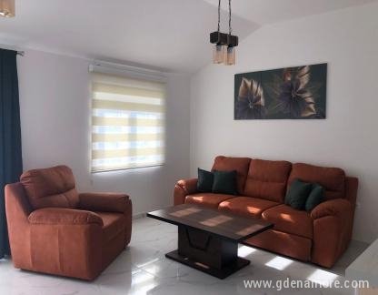 Apartamento Mimoza Baošići, , alojamiento privado en Baošići, Montenegro - IMG-20220607-WA0010