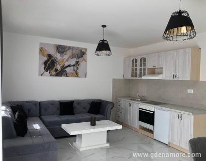 Apartamento Mimoza Baošići, , alojamiento privado en Baošići, Montenegro - IMG-20220607-WA0017