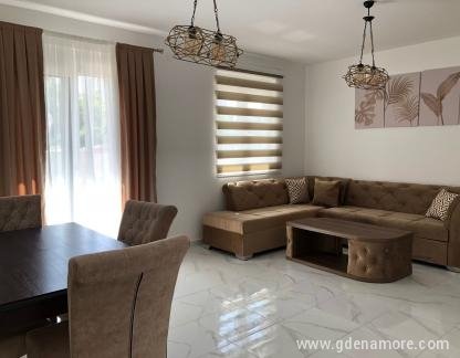 Apartamento Mimoza Baošići, , alojamiento privado en Baošići, Montenegro - IMG-20220607-WA0022