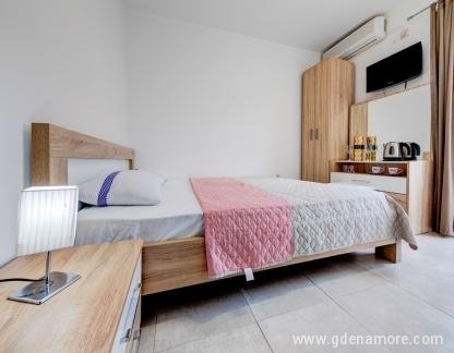 Δωμάτια και διαμερίσματα Rabbit - Budva, , ενοικιαζόμενα δωμάτια στο μέρος Budva, Montenegro - image1