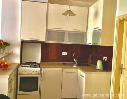Apartmani Vujovic, , logement privé à Donji Stoliv, Monténégro - viber_image_2022-06-27_21-08-42-456