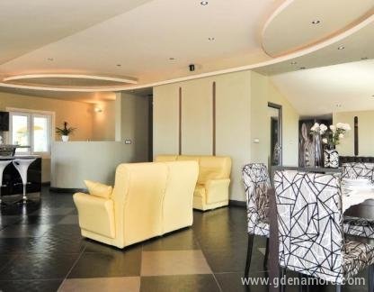 Apartments Zeljko Vuksanovic, Apartman 100m2, privatni smeštaj u mestu Tivat, Crna Gora - 46661298