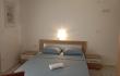 Dvokrevetna soba sa francuskim lezajem T Apartmani Orlović, private accommodation in city Bar, Montenegro
