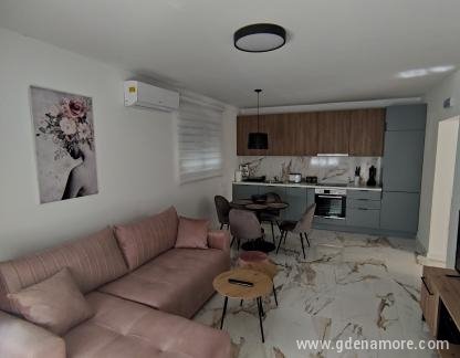 Villa Vujovic Apartments "APARTMAN 2", , частни квартири в града Tivat, Черна Гора - IMG_20220504_090926