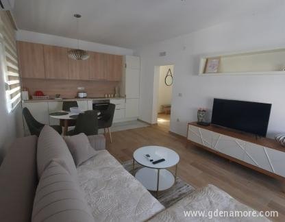 Appartamenti Villa Vujovic "APARTMAN 2", , alloggi privati a Tivat, Montenegro - viber_image_2022-07-09_15-38-49-992