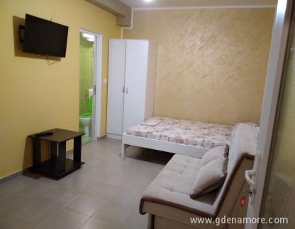 Apartments / Studio Sutomore, , private accommodation in city Sutomore, Montenegro - 20220710_221020