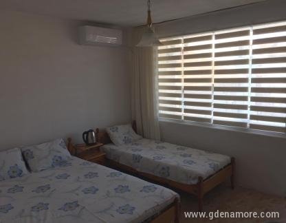 Apartments & rooms Kamovi, , Частный сектор жилья Поморие, Болгария - dom_kamovi_troina_staq_nova_1