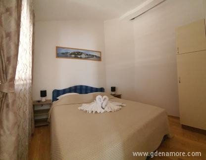 Accommodation Baošići, Four-bed apartment No. 1, private accommodation in city Baošići, Montenegro - Spavaca soba