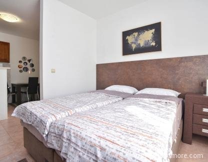 Apartamentos en Branca, Studio u prizemlju, alojamiento privado en Tivat, Montenegro - Apartman 1
