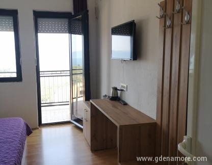 Rooms with bathroom, parking, internet, terrace overlooking the lake Villa Ohrid Lake View studio, Studio 7 € per person per room Ohrid villa accommodation above Biljana Springs, private accommodation in city Ohrid, Macedonia - 5