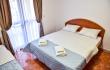 Loka, soba 1 sa terasom i kupatilom u Apartmani Loka, privatni smeštaj u mestu Sutomore, Crna Gora