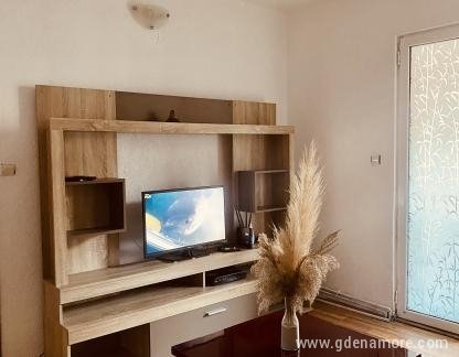 Apartmani Pekovic, Leilighet 8, privat innkvartering i sted Jaz, Montenegro - Apartman 8